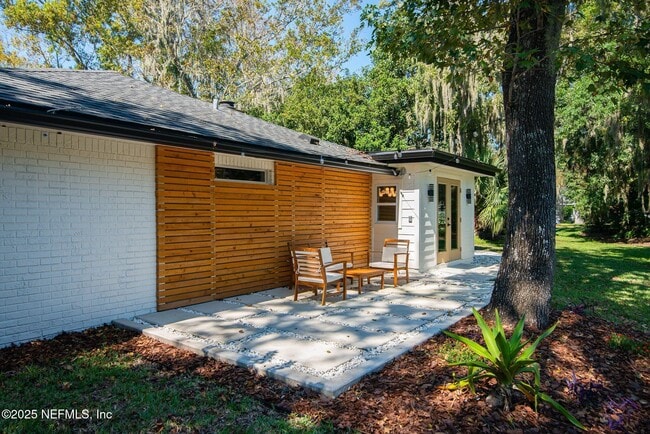 Building Photo - 77 Sanchez Dr E