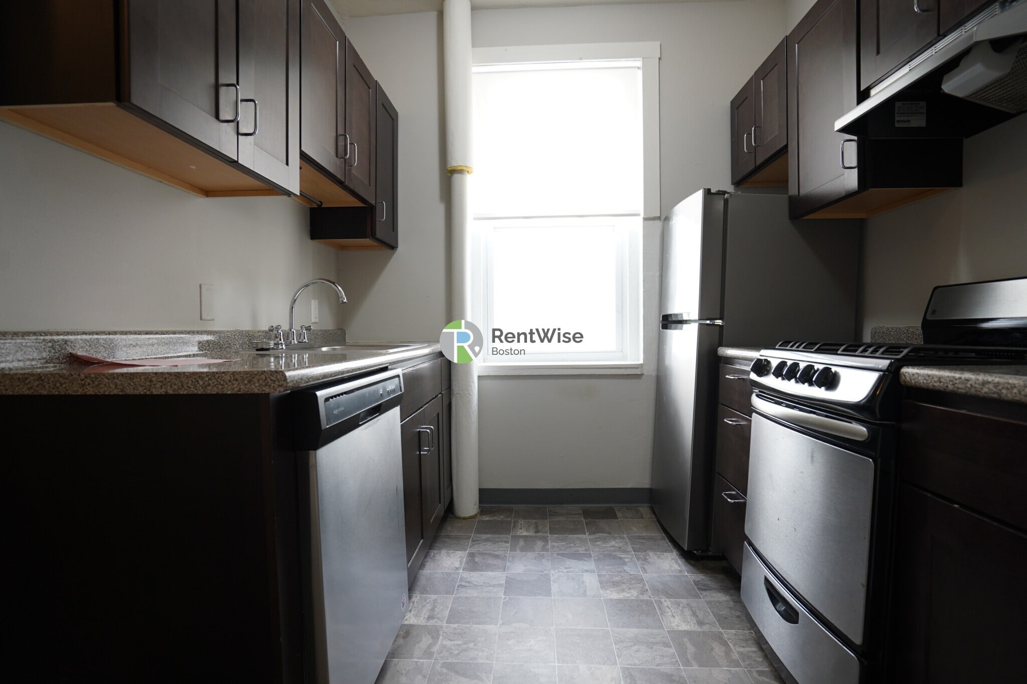 Building Photo - 159 Kelton St