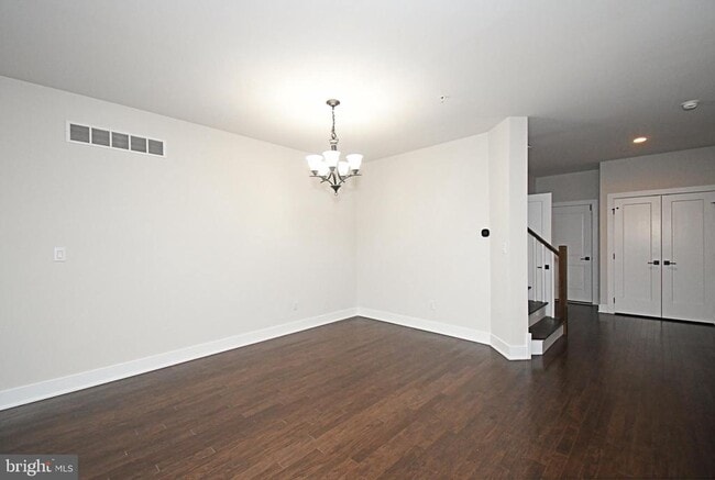 Building Photo - 136 Iron Hill Way