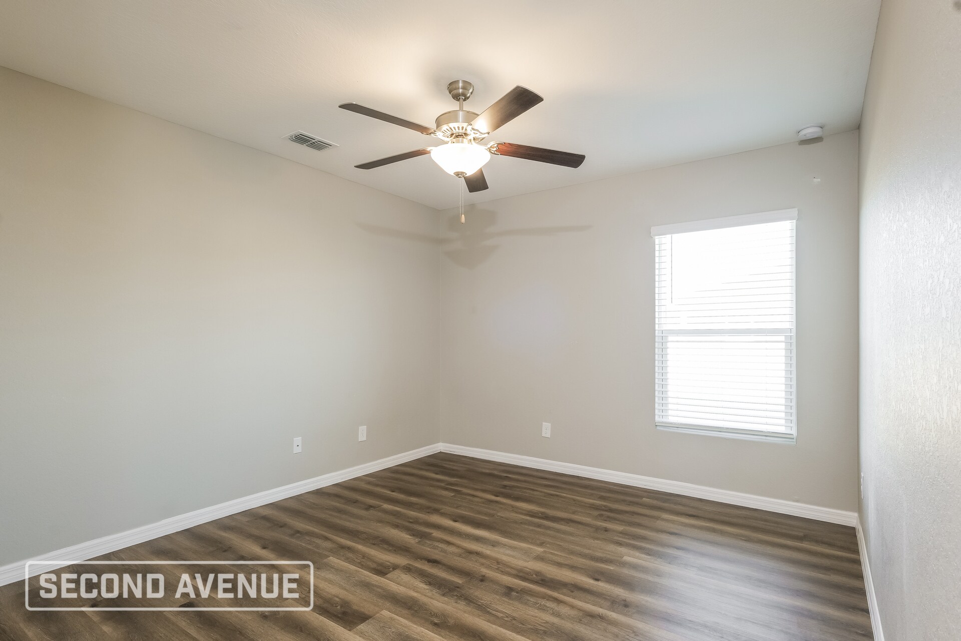 Building Photo - 930 NE 16th Terrace