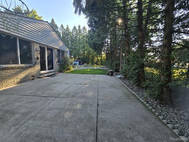Building Photo - 2310 Cumberland Dr