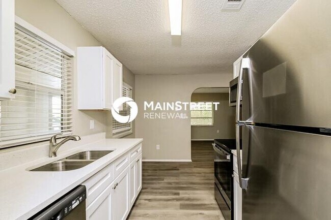 Building Photo - 3 Bedroom Pet-Friendly Home in NORTH PORT, FL with Main Street Renewal