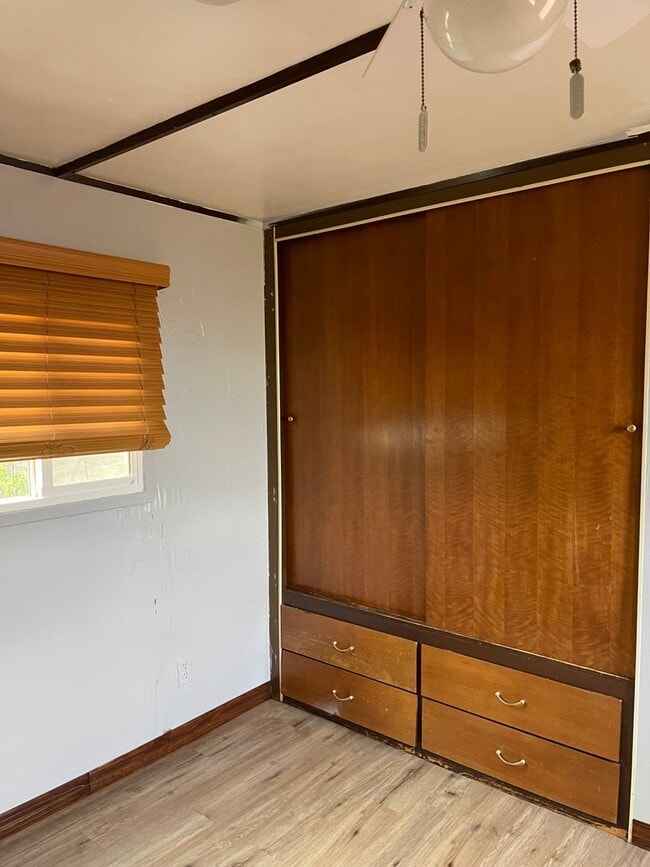 Building Photo - 1 Bedroom