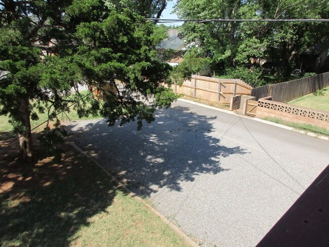 Building Photo - 1/2 block East of SWOSU