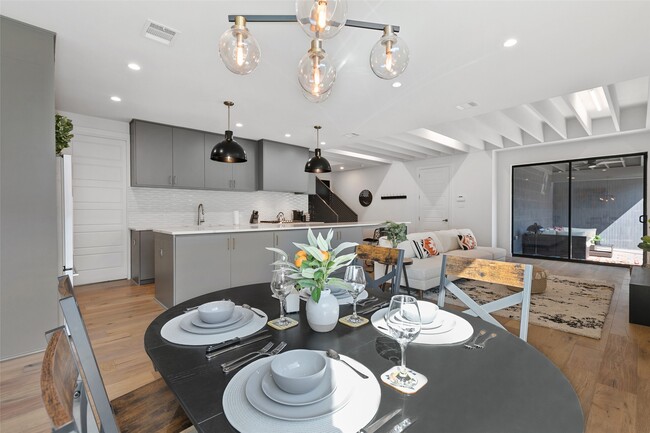 Building Photo - 4305 Roseland Ave