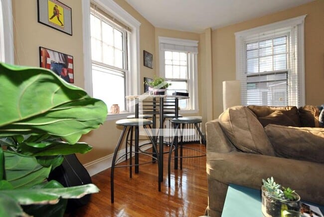 Building Photo - 1 bed in Allston