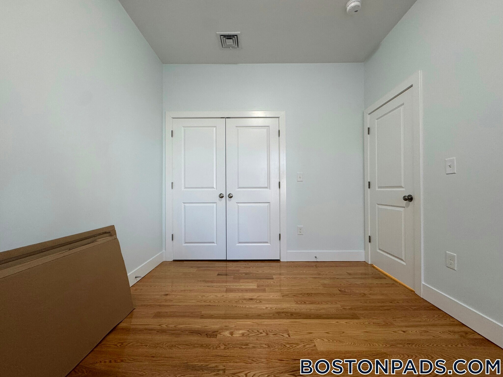 Building Photo - 7 Carson St