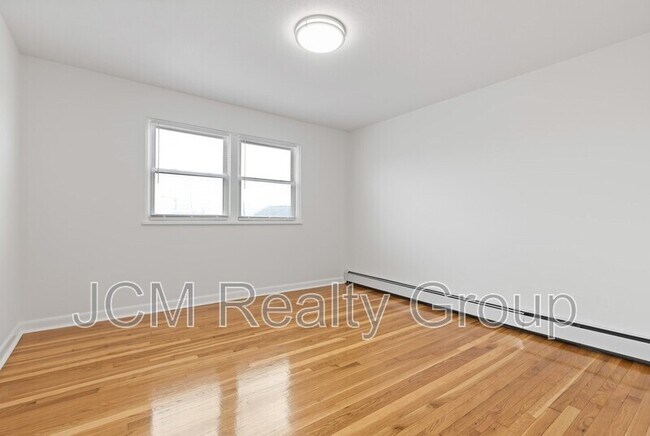 Building Photo - 303 Broadway