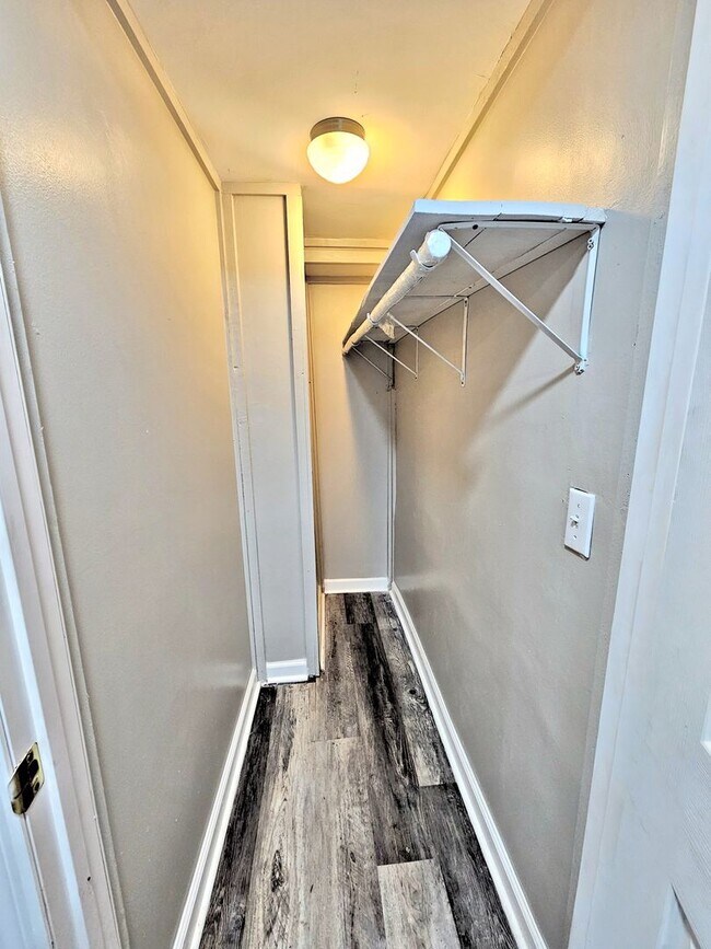 Building Photo - 614 3rd Ave SW
