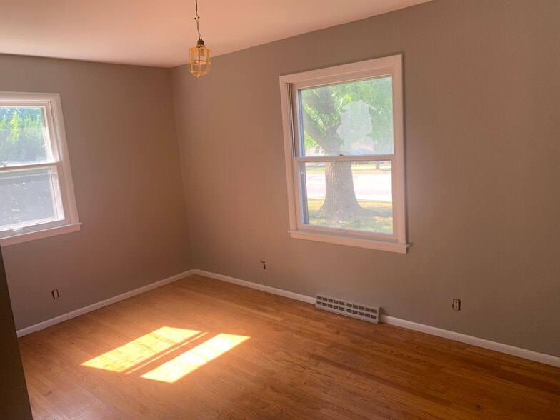 Building Photo - 201 W Navajo St