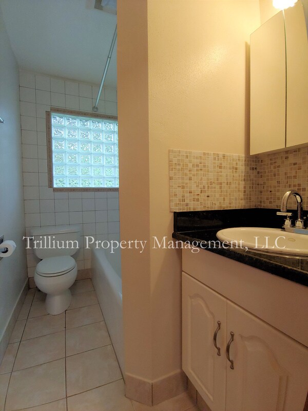 Building Photo - 215 SE 74th Ave
