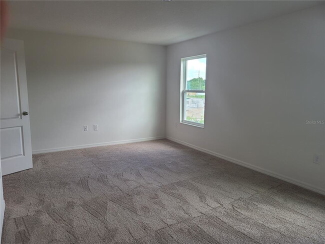 Building Photo - Beautiful 2-Bedroom Townhouse in Tampa | Brand New Paint & Vinyl Floors!