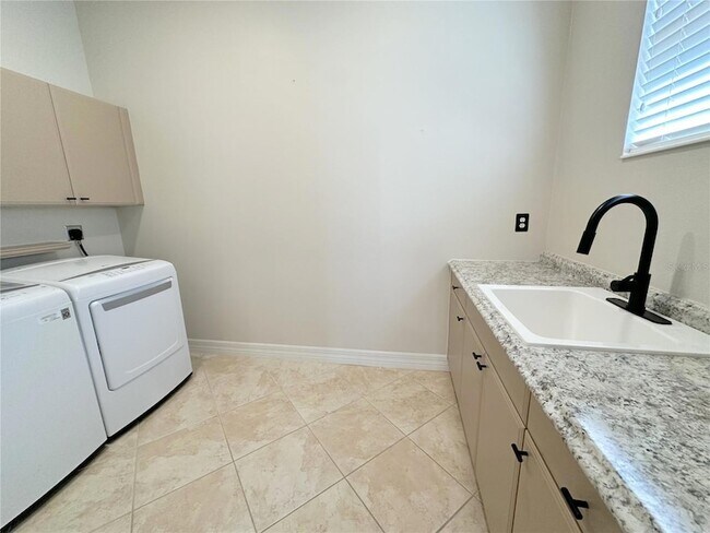 Building Photo - 8899 Eagle Bay Ct