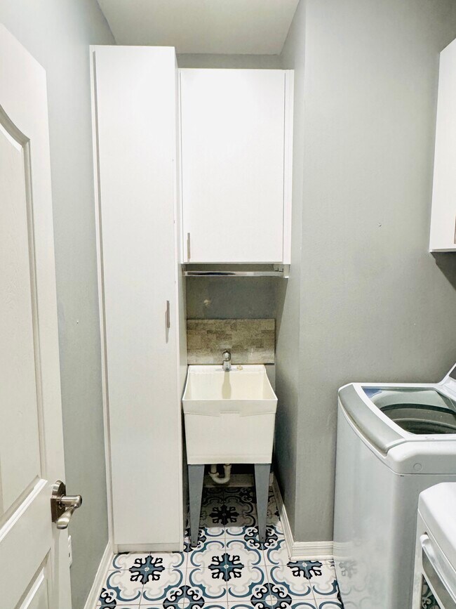 Building Photo - 519 Bottlebrush Loop