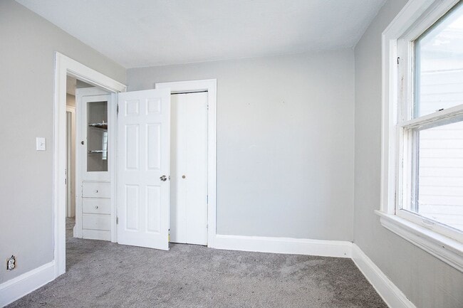 Building Photo - 3 BED 1 BATH BEAUTIFUL SINGLE HOME!