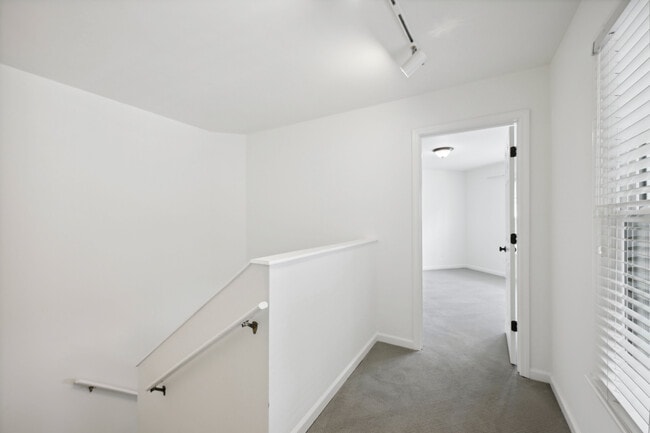 Building Photo - 439 Grant St SE