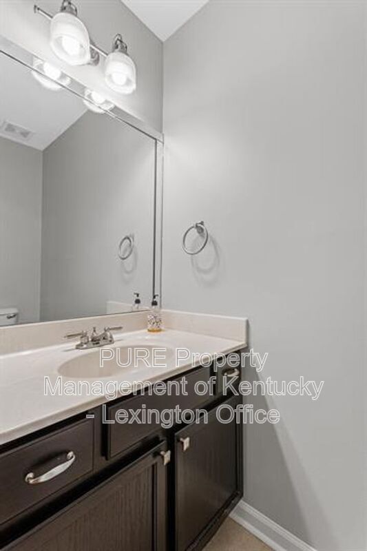 Building Photo - 872 Burkewood Dr