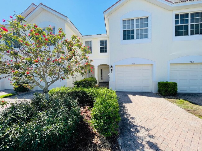 Primary Photo - Family-Friendly Townhome Close to Beaches ...