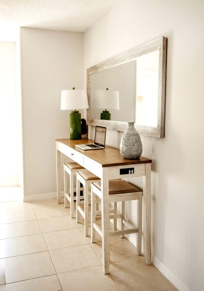 Building Photo - 9126 E Highland Pines Blvd