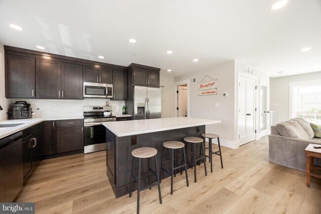 Building Photo - 209 Namar Ave