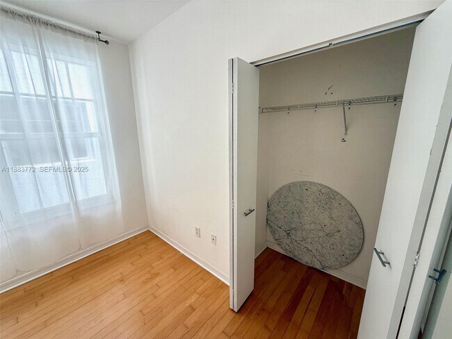 Building Photo - 1528 Drexel Ave