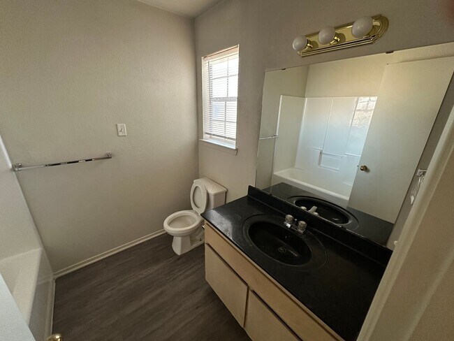 Building Photo - AVAILABLE NOW! - 2 WEEKS FREE!