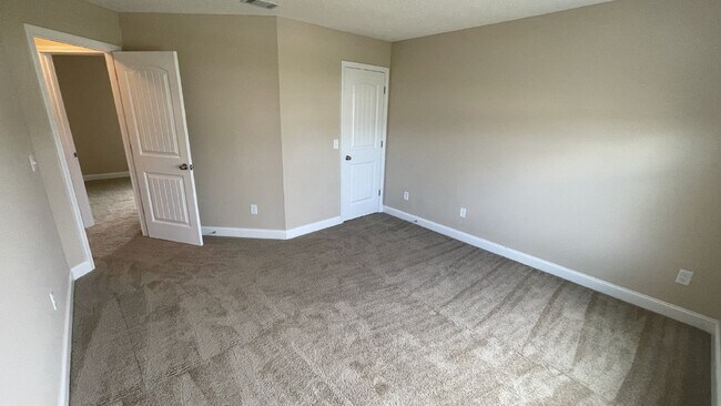 Building Photo - Home For Rent
