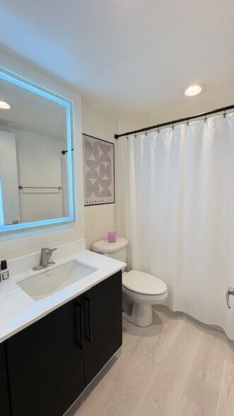 Building Photo - 7501 E Treasure Dr