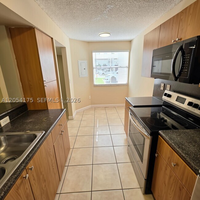 Building Photo - 4628 NW 97th Pl