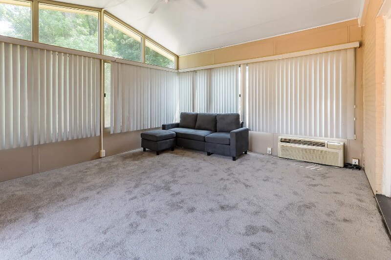 Building Photo - 11502 Riverview Rd