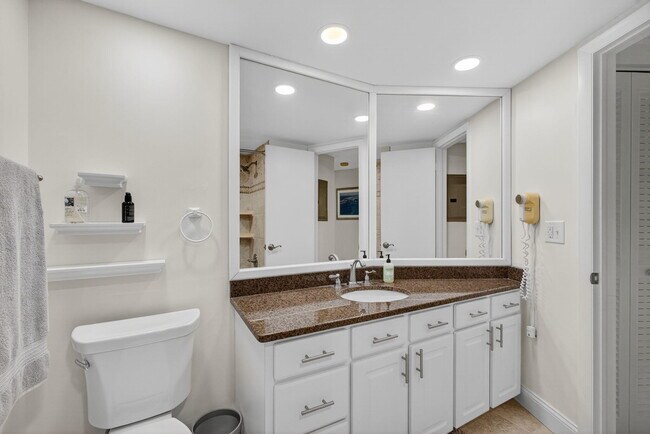 Building Photo - 2800 N Ocean Dr