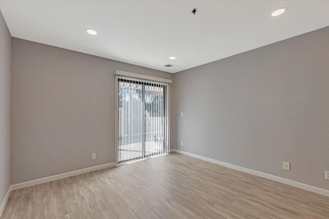 Building Photo - 181 Centre St