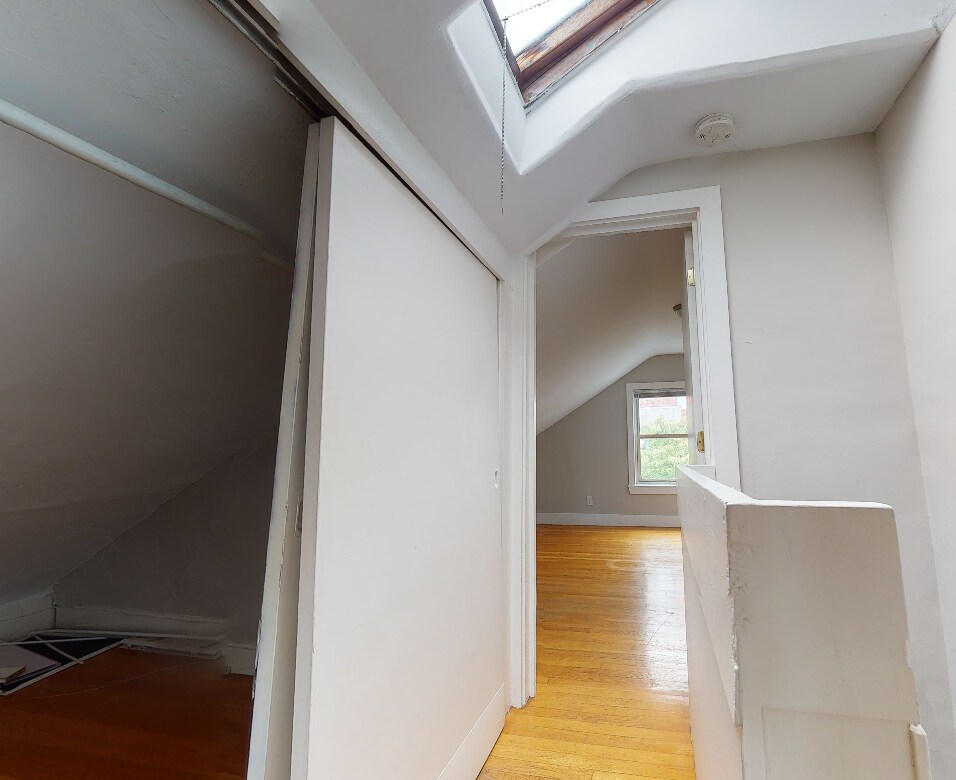 Building Photo - 224 Banks St