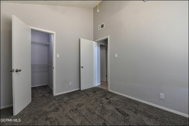 Building Photo - 609 Bristol Dr