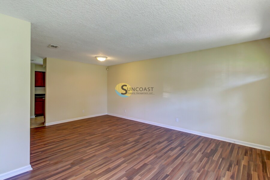 Building Photo - 7438 Jade Dr N