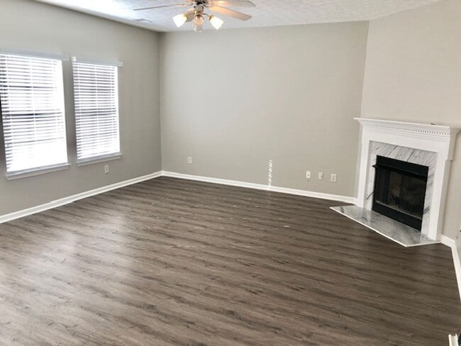 Building Photo - 4 bed, 2.5 Bath Home w/ 2 Car Garage in Franklin Green