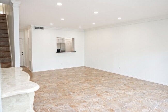 Building Photo - 290 Wilcrest Dr