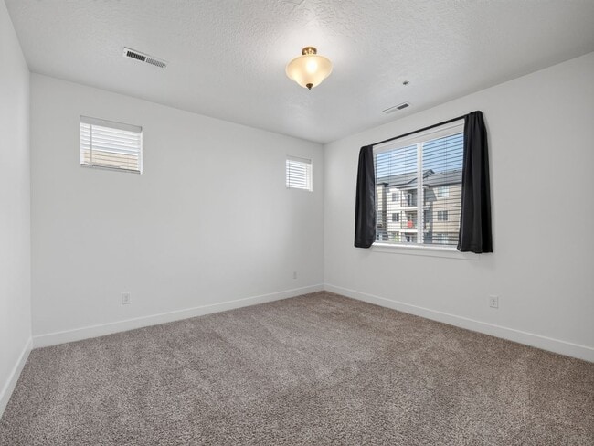 Building Photo - 1386 N 3830 W