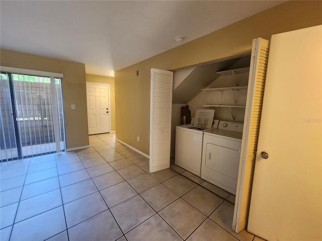 Building Photo - 702 SW 70th Terrace