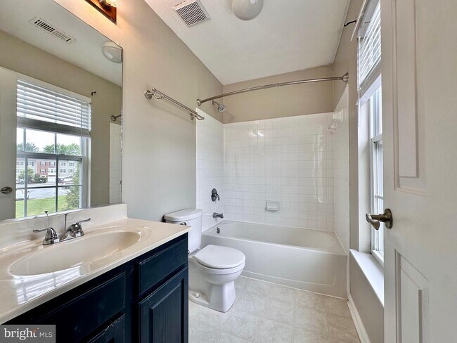 Building Photo - 2107 Mardic Dr
