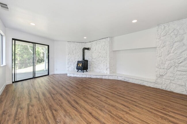 Building Photo - 23986 Oakmont Way