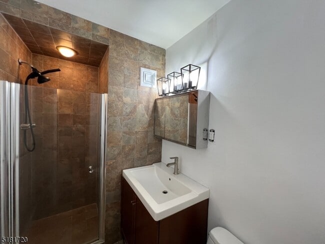 Building Photo - 285 Aycrigg Ave