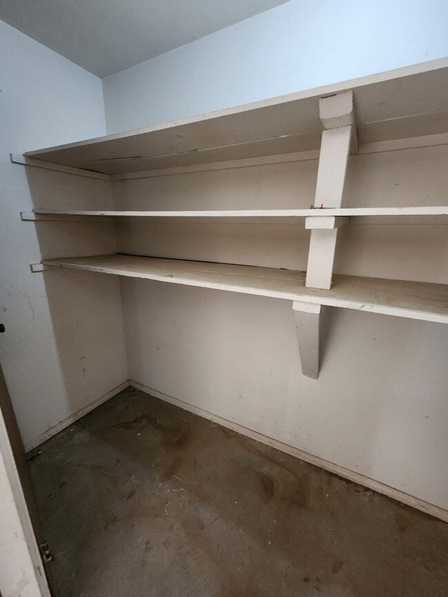 Building Photo - 3 bed 2 bath duplex