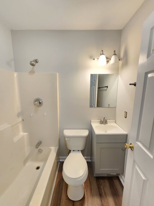 Building Photo - Asheville Rental!
