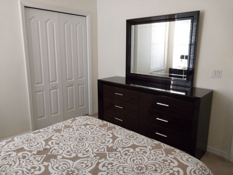 Building Photo - 5641 Hidden Oak Ct