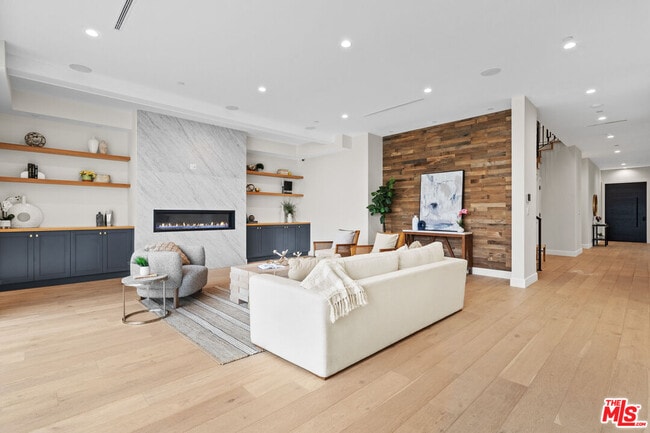 Building Photo - 4475 Mammoth Ave