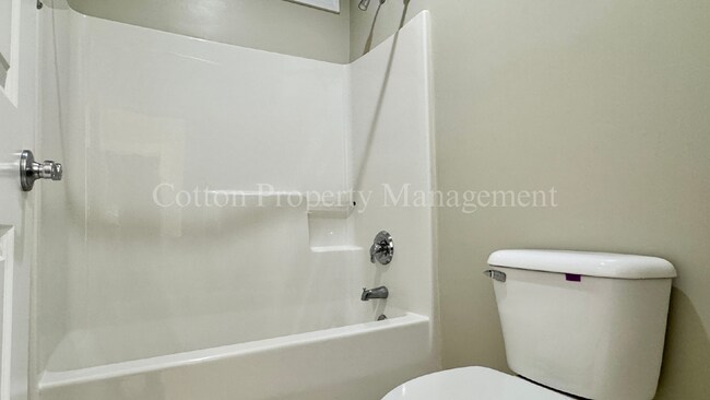 Building Photo - 8854 Plantation Landing Dr