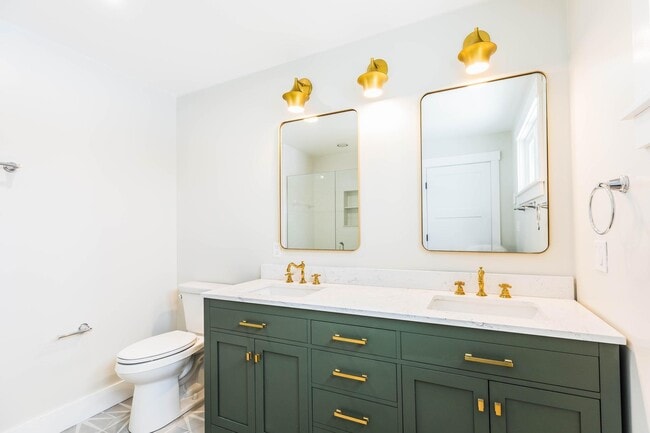 Building Photo - 539 Portsmouth Ave