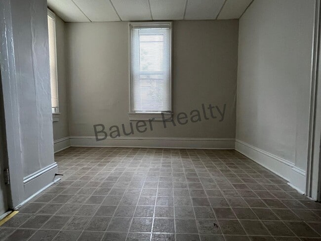Building Photo - dhc237