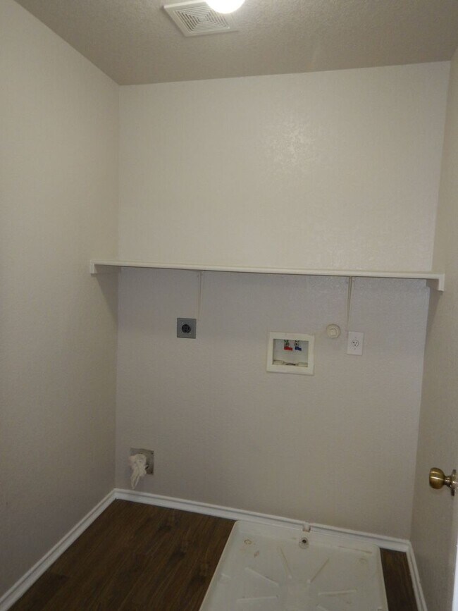 Building Photo - 16127 Branding Pass